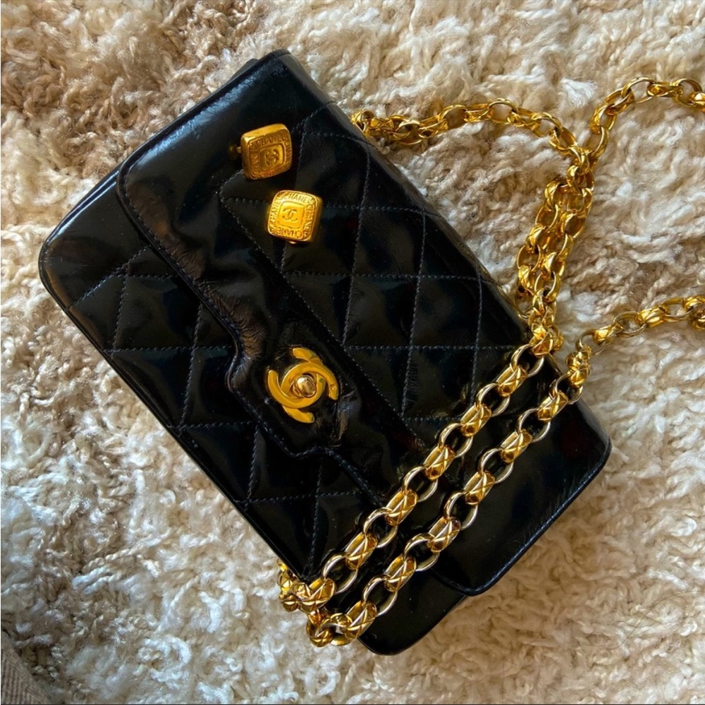 SOLD!!! Chanel Vintage Diana Flap bag in Patent Leather